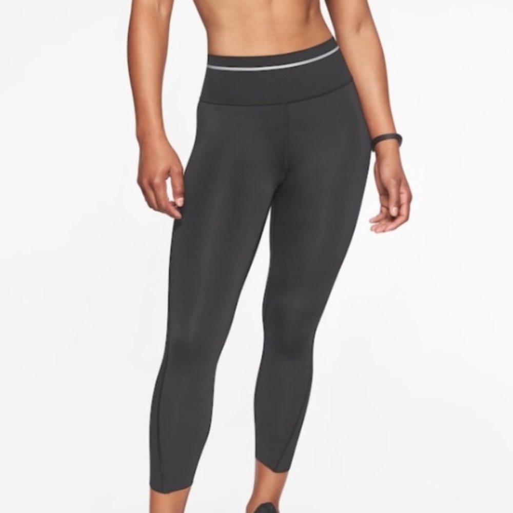 Athleta Sonic Capri Black Olive - Small